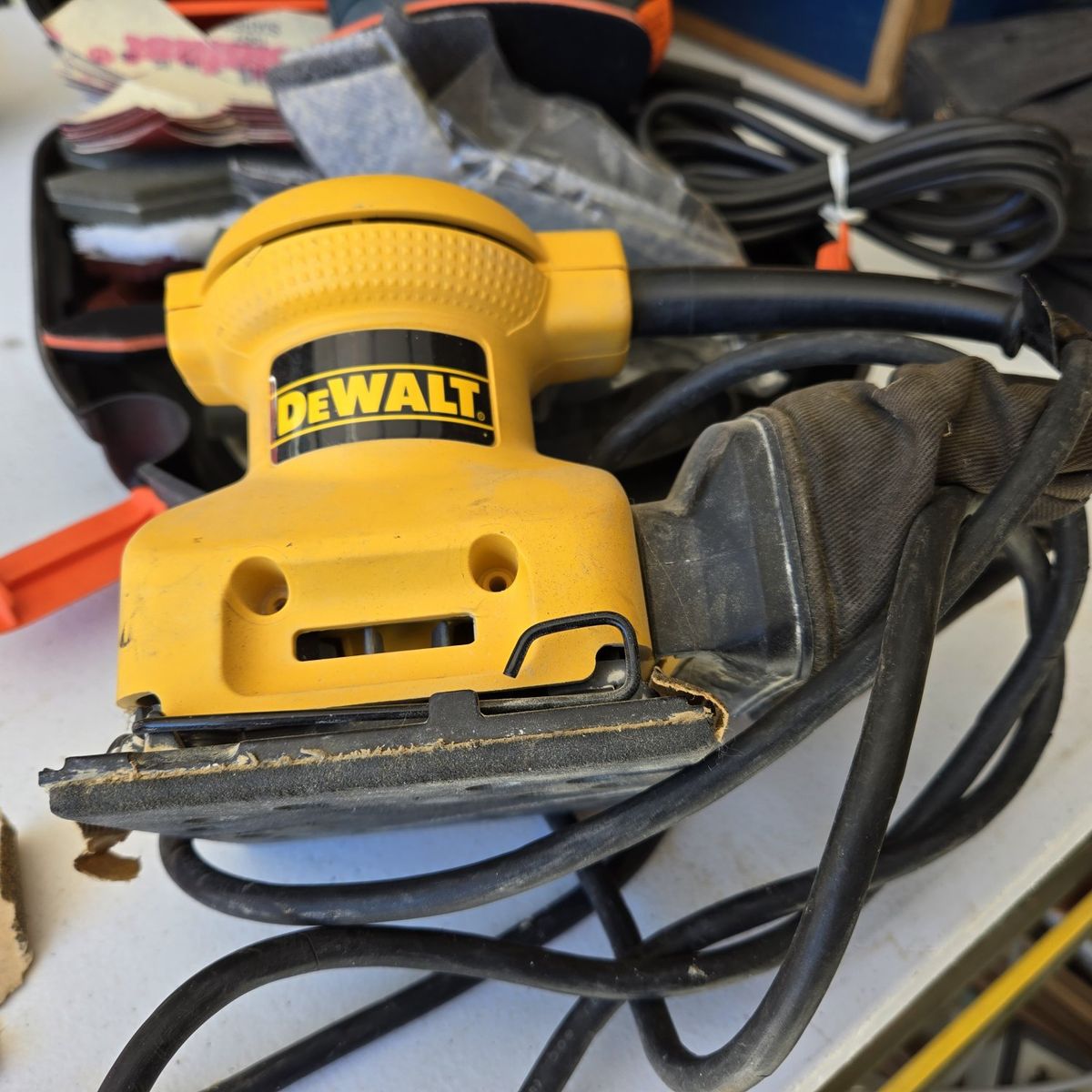 DEWALT Orbital Palm Sander - Corded Power Tool, Used for Woodworking and Finishing