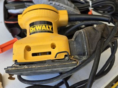 DEWALT Orbital Palm Sander - Corded Power Tool, Used for Woodworking and Finishing