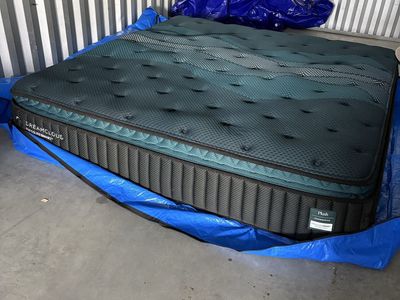 King DreamCloud PressureSmart Plush Pillow Top Mattress