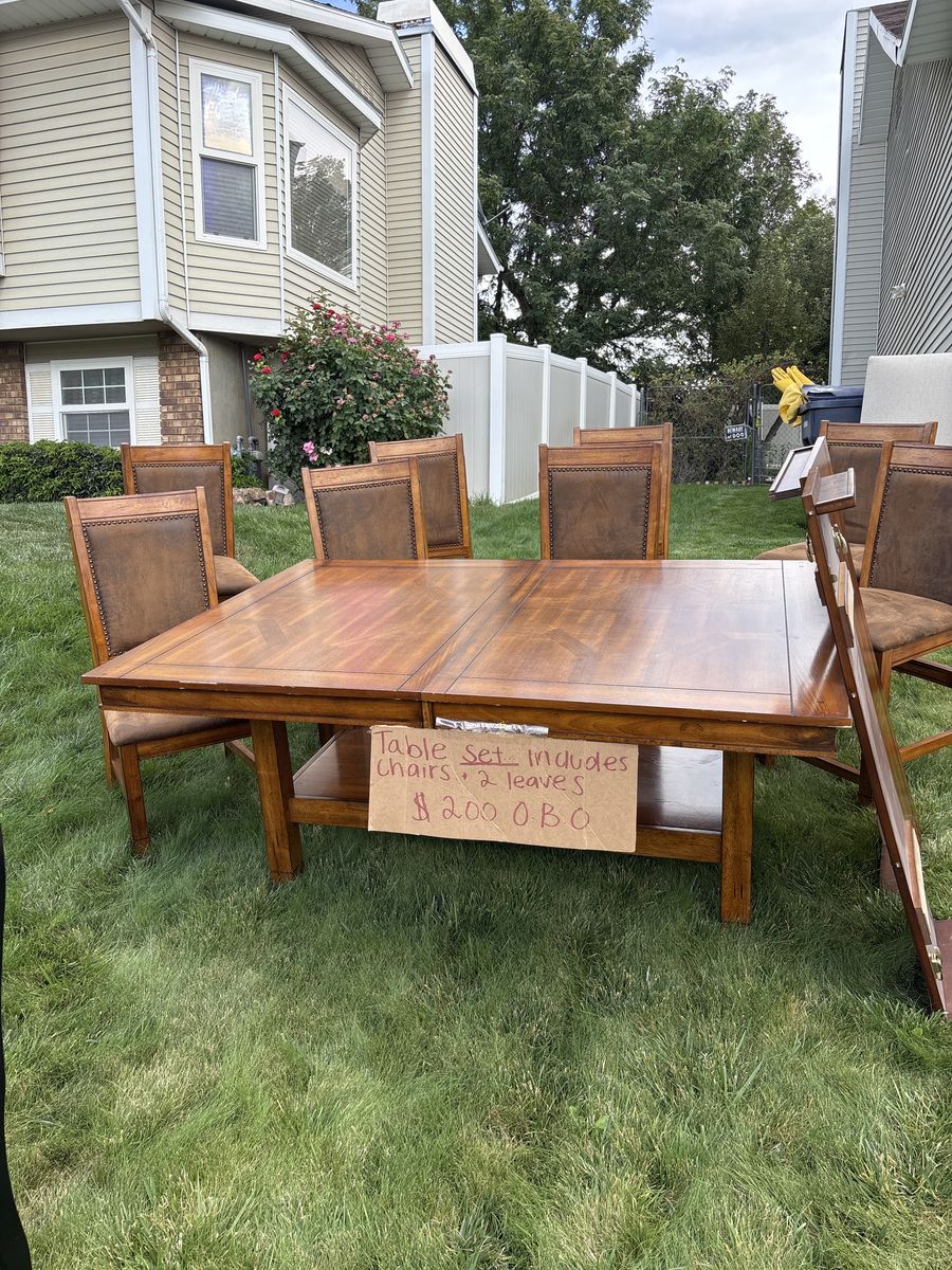 Wooden Dining Table Set with Chairs and 2 Leaves