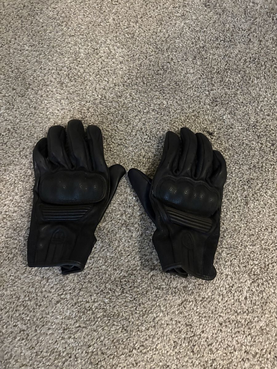 LEATHER MOTORCYCLE GLOVES — BLACK SHORT-CUFF
