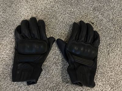 LEATHER MOTORCYCLE GLOVES — BLACK SHORT-CUFF