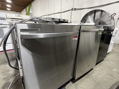 Samsung Stainless Steel Built-in Dishwasher with Hidden Controls