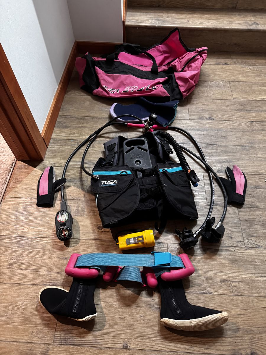 Scuba gear for small to medium woman