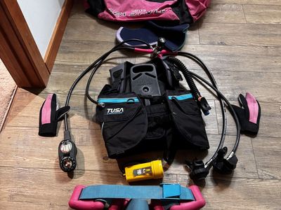 Scuba gear for small to medium woman