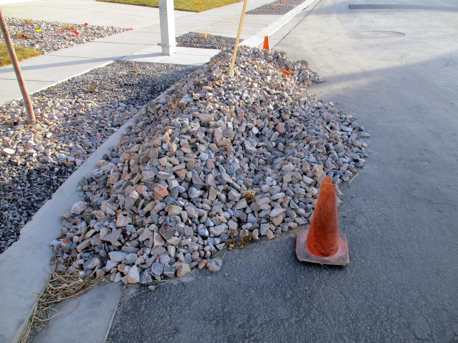 Bulk landscaping rock