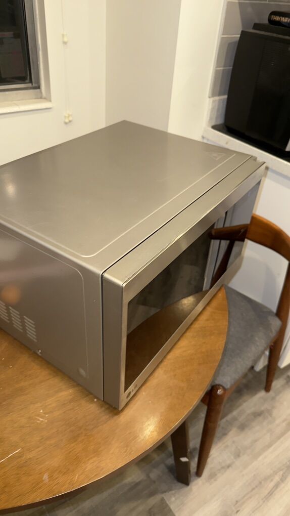 For Sale 1.5 cu. ft. Countertop Microwave Obo