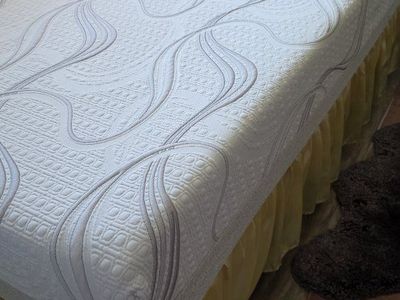 Comfortable Queen Size Mattress with Wavy Pattern Top