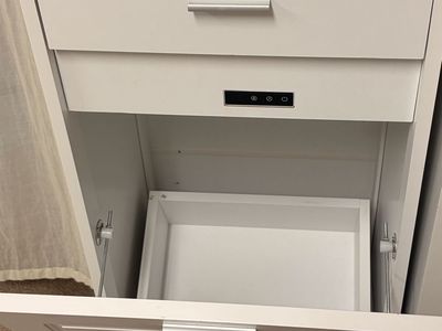 Garbage can shelf
