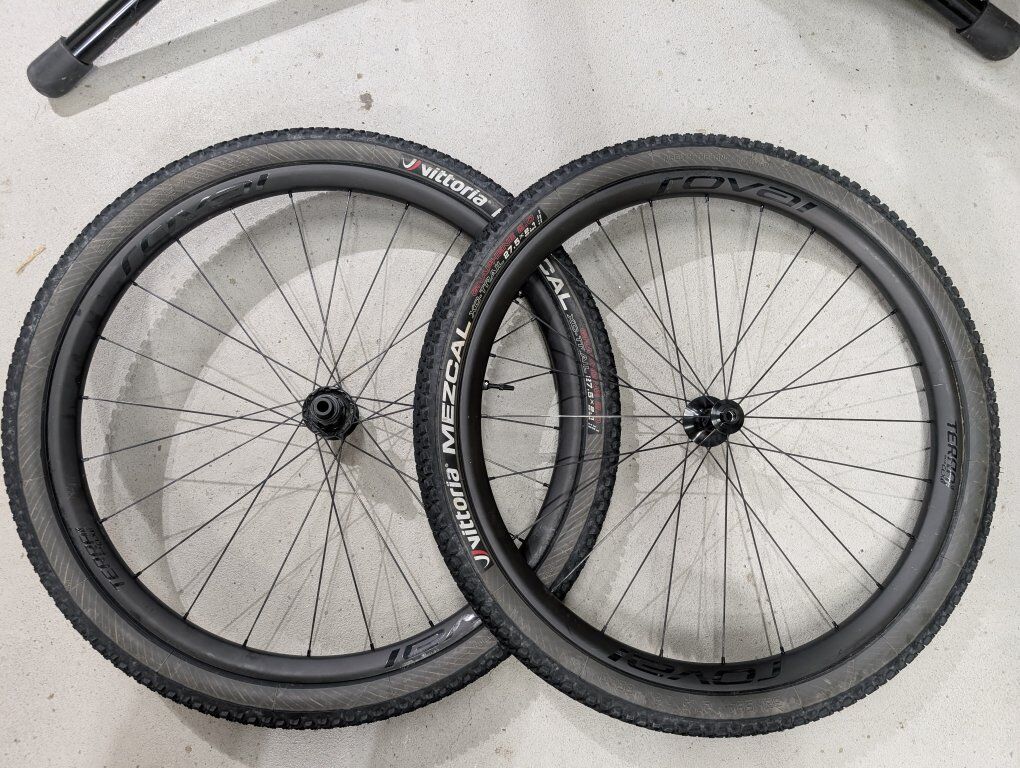 Specialized Carbon 650b gravel wheelset