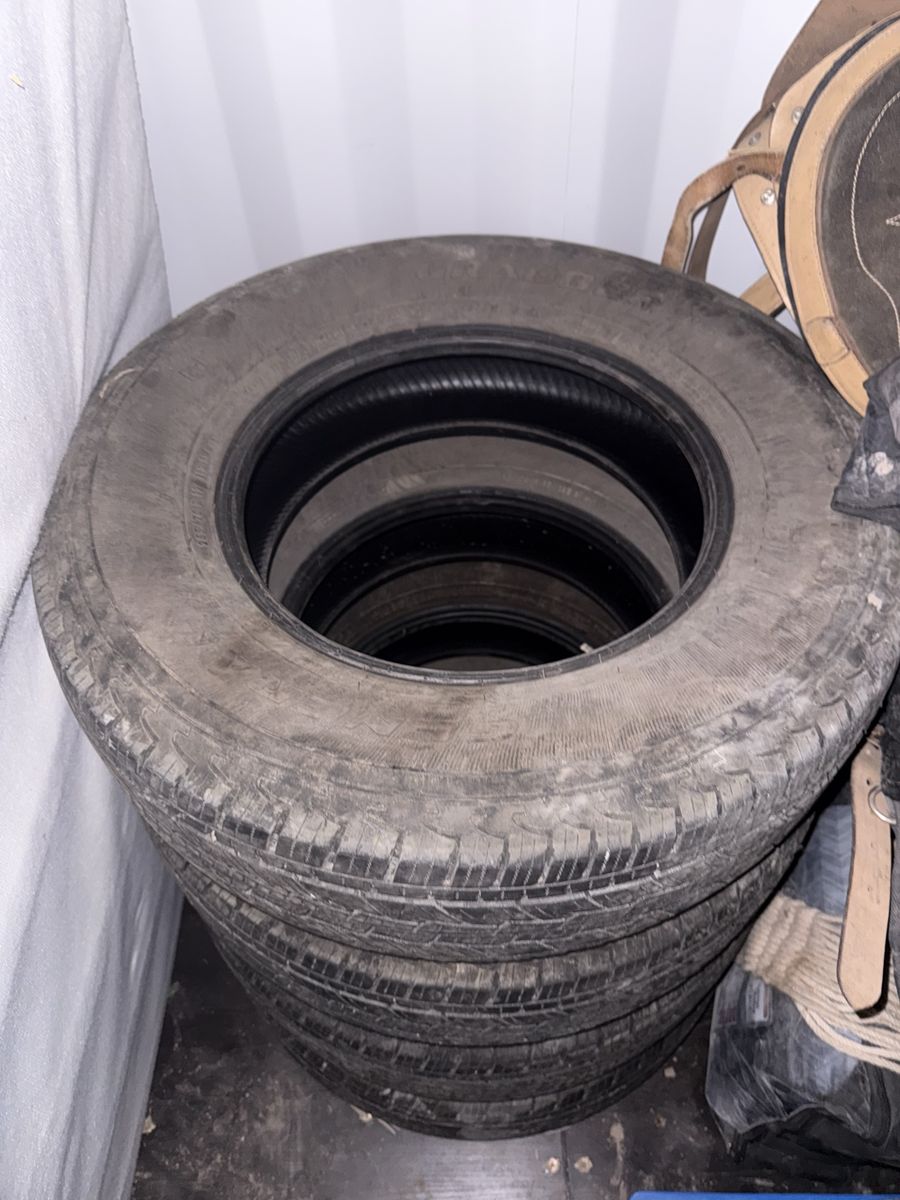 4 General Grapplers 255/70 R17