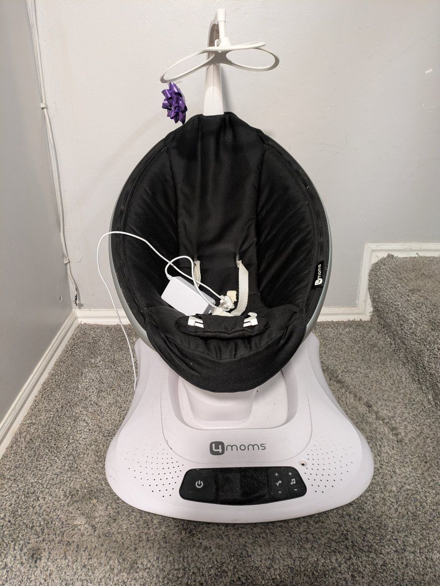 4 moms adjustable robot swing/seat
