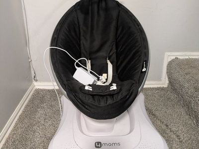 4 moms adjustable robot swing/seat