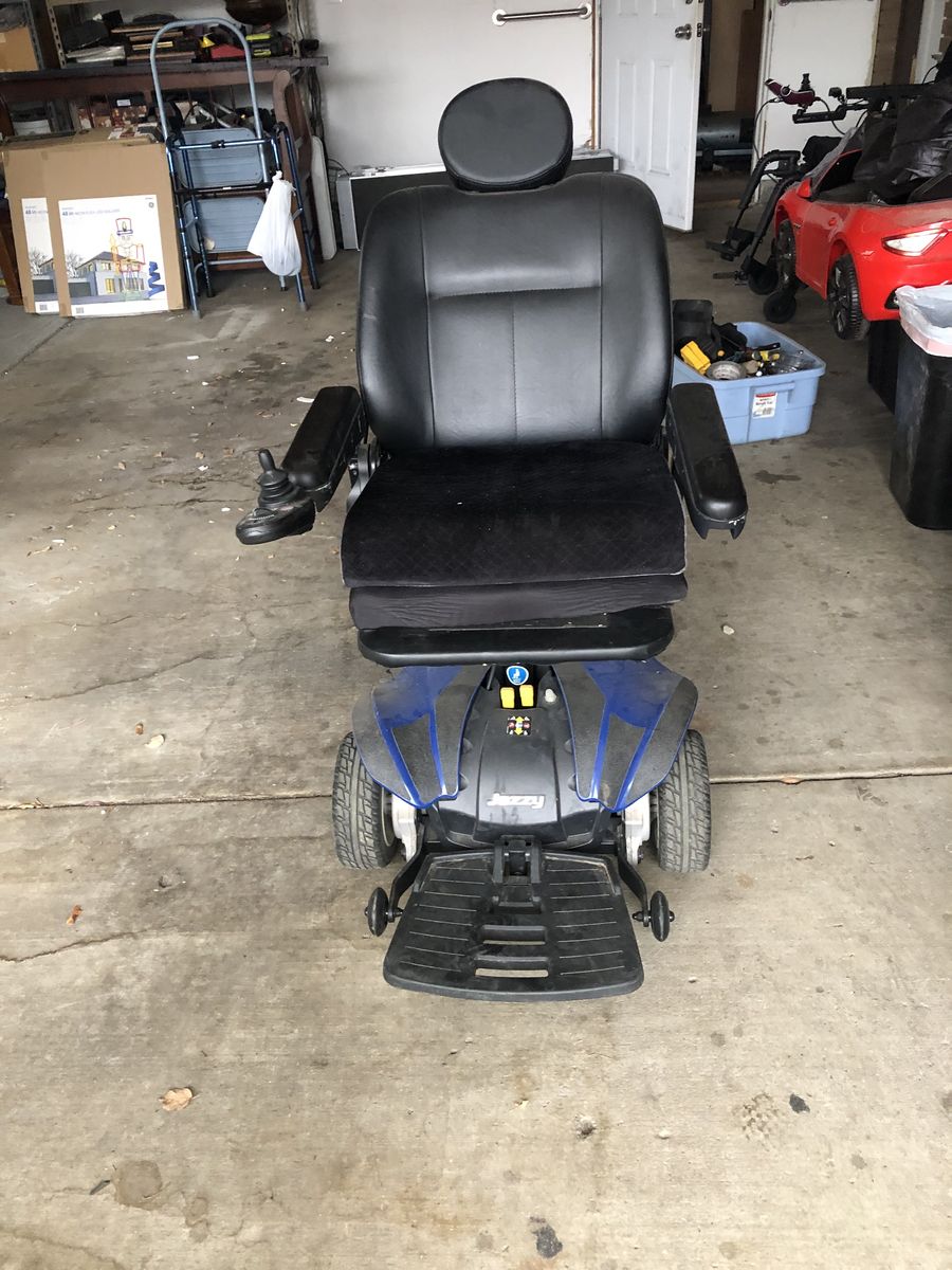 Electric medical chairs