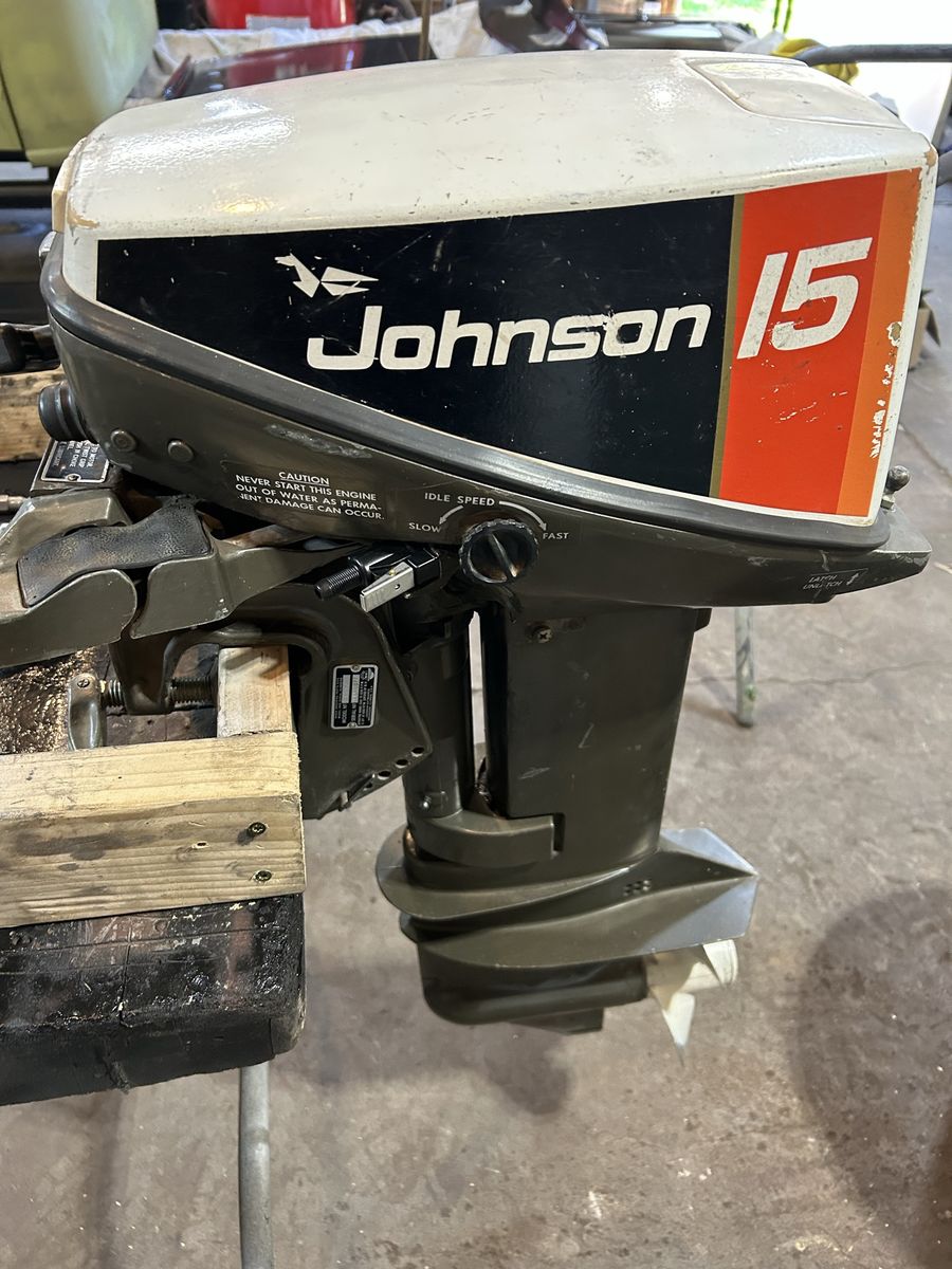 Johnson 15 HP Outboard Motor Model 15R76A - 2-Stroke Boat Engine
