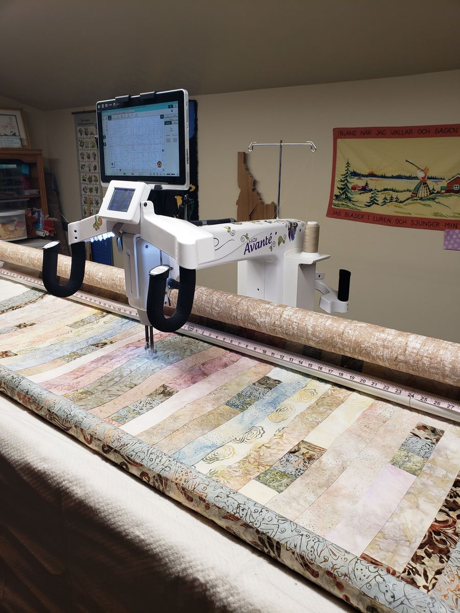 Handi Quilter Avante, Quilting Machine, 12 foot frame, Prostitcher Premium