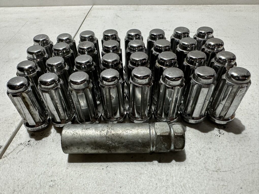32pc GORILLA 14x1.50 CHROME 6 Spline Lug Nut Kit