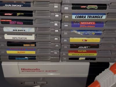 Nintendo Entertainment System NES Console with Controller, Zapper, and Games