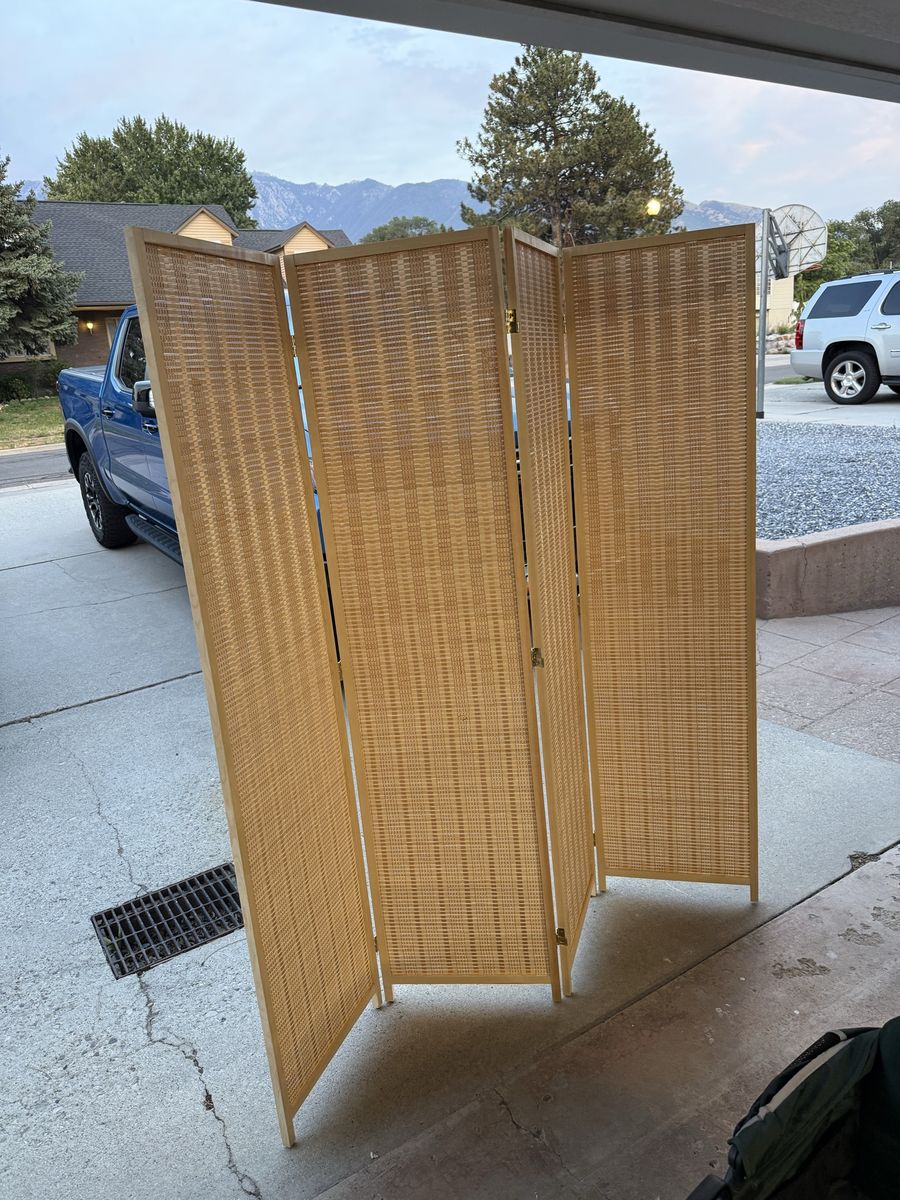 4-Panel Woven Rattan Room Divider Screen - Light Wood Frame, Privacy Screen