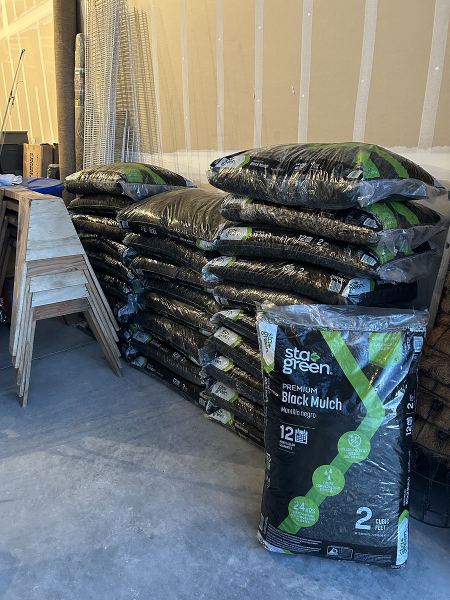 25 Sta-Green Premium Black Mulch - 2 Cubic Feet Bags