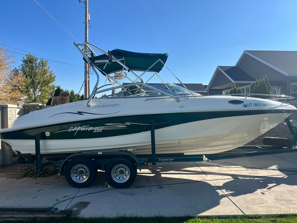 1998 RINKER CAPTIVA 232