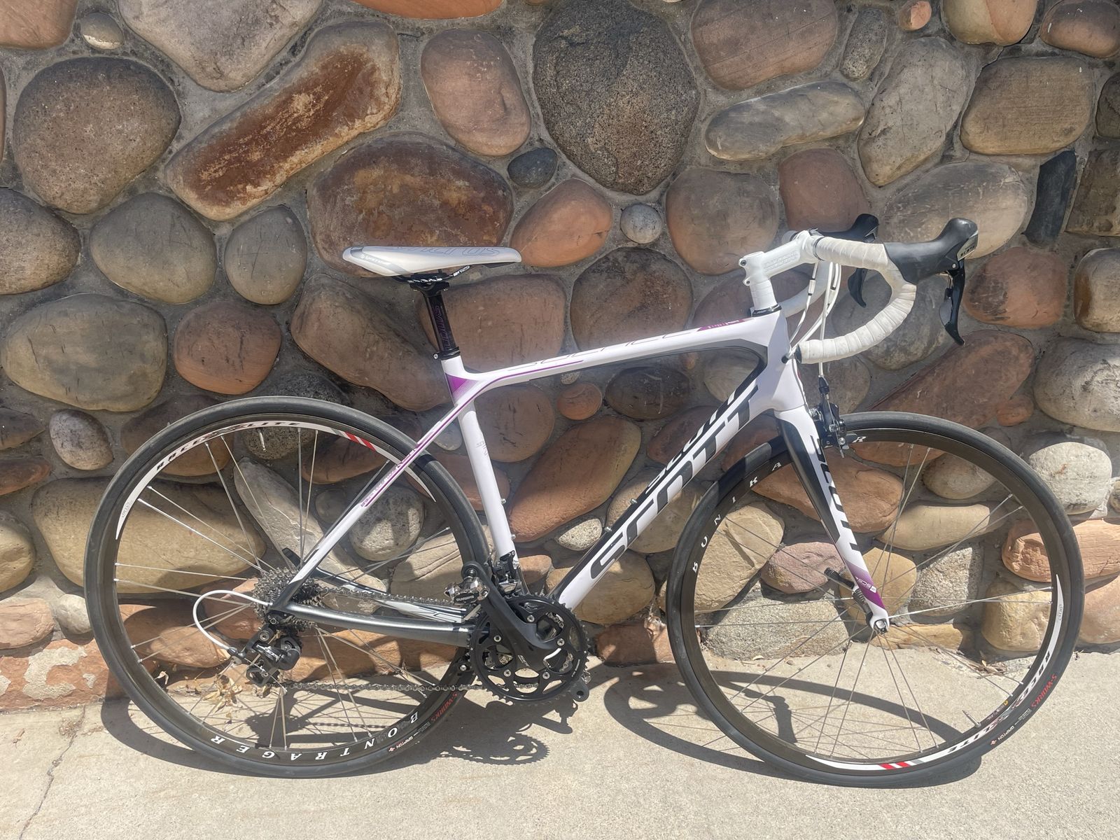 Scott Contessa small women's carbon road bike with carbon wheels 