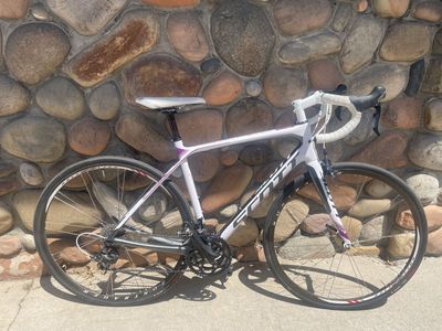 Scott Contessa small women's carbon road bike with carbon wheels