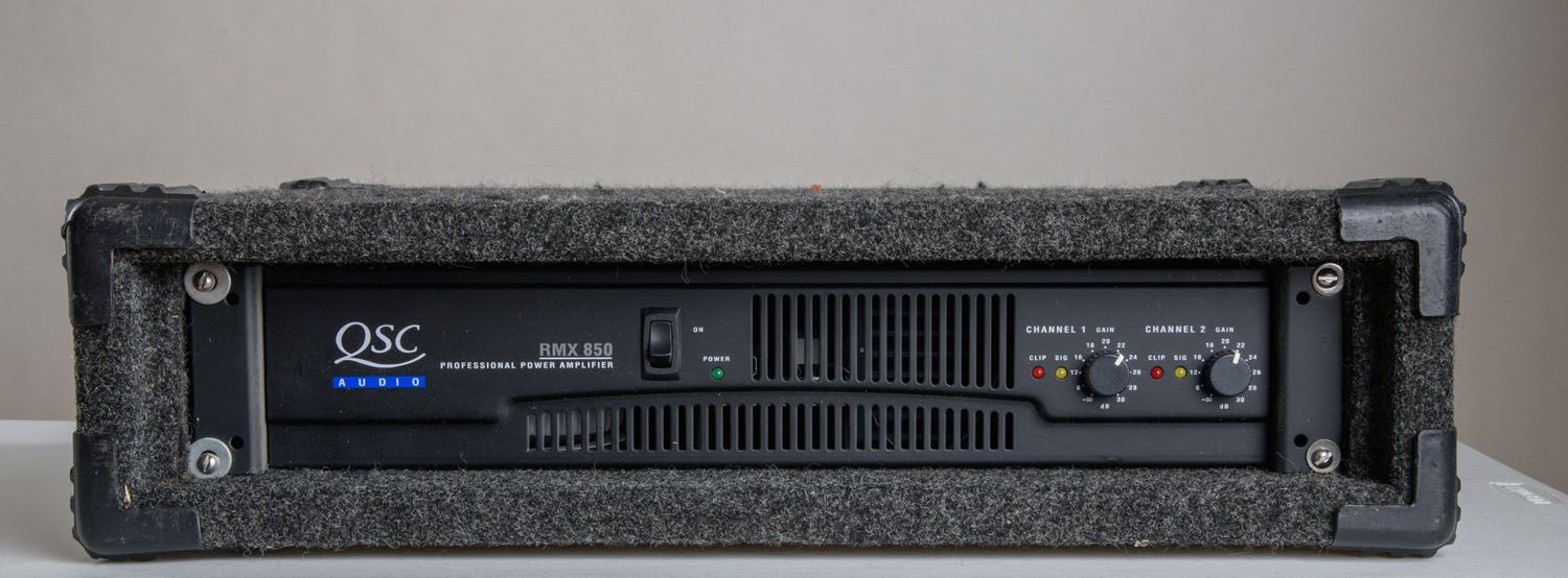 QSC RMX 850 Professional Power Amplifier + Road Case