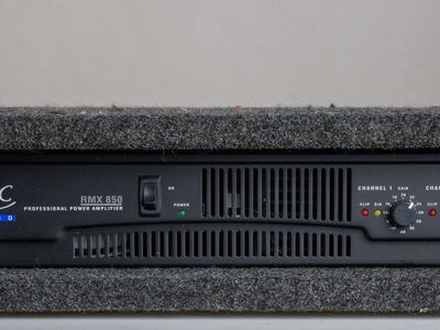 QSC RMX 850 Professional Power Amplifier + Road Case