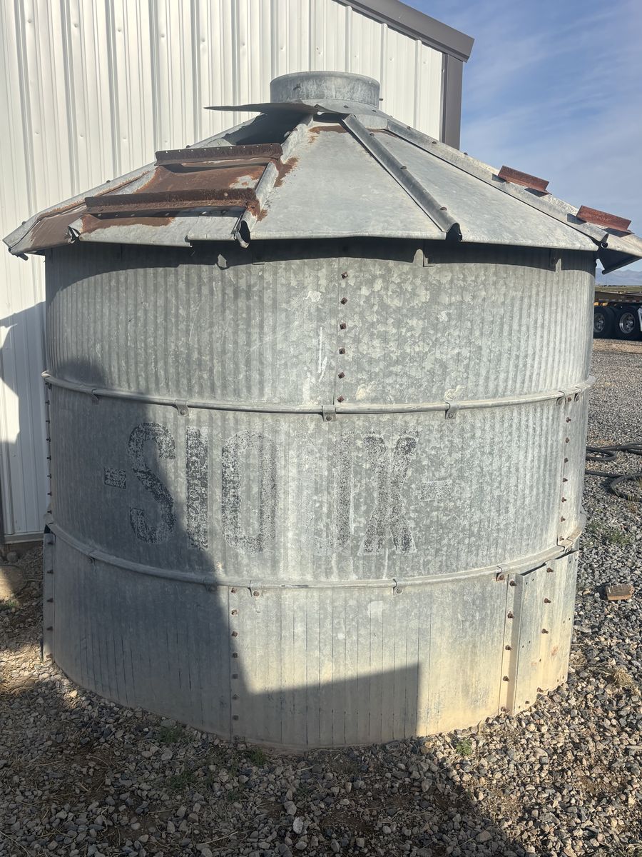 Small grain bin