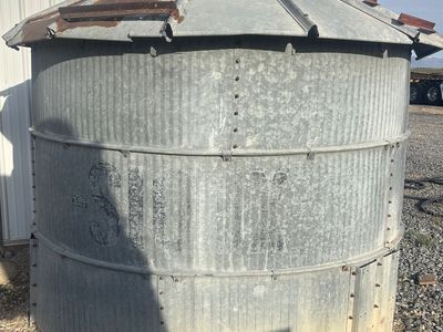 Small grain bin