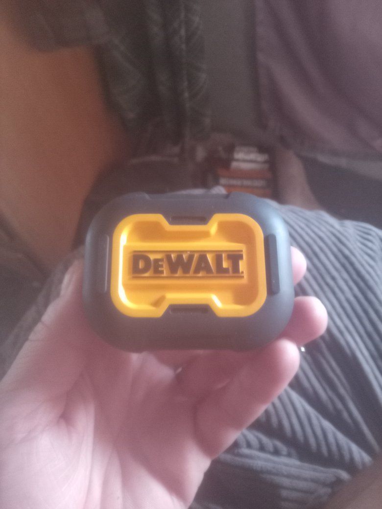 DeWalt earbuds