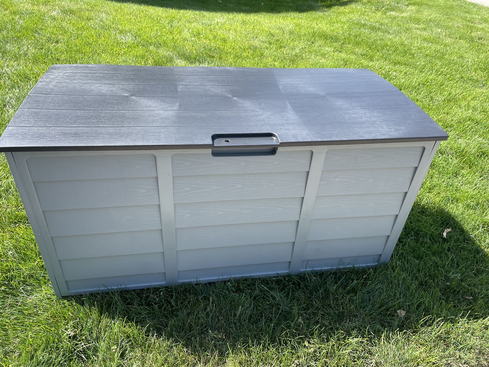 NEW 75 Gallon Outdoor Storage Deck Box Resin Container with Handles
