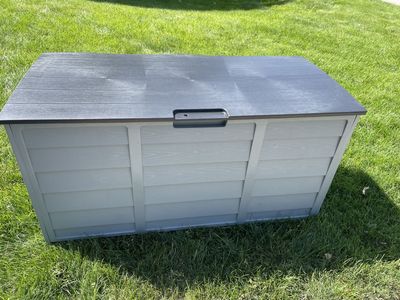NEW 75 Gallon Outdoor Storage Deck Box Resin Container with Handles