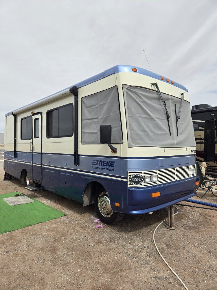 Safari Trek Pathmaker Diesel Motorhome - 1997