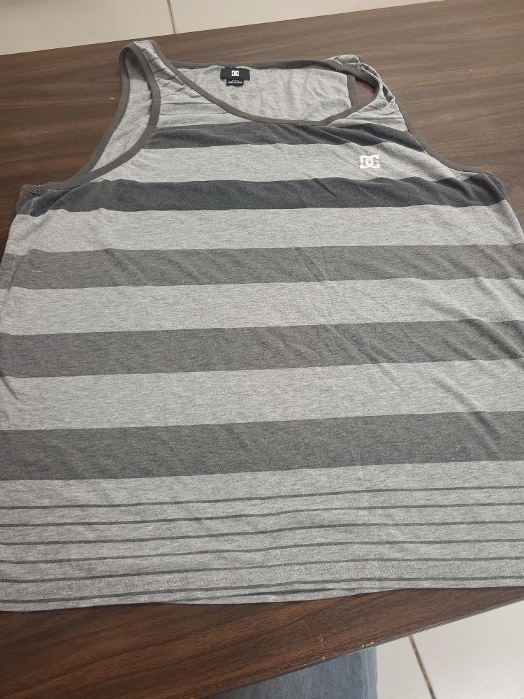 DC Shoes Men's Large Gray Striped Sleeveless Tank Top