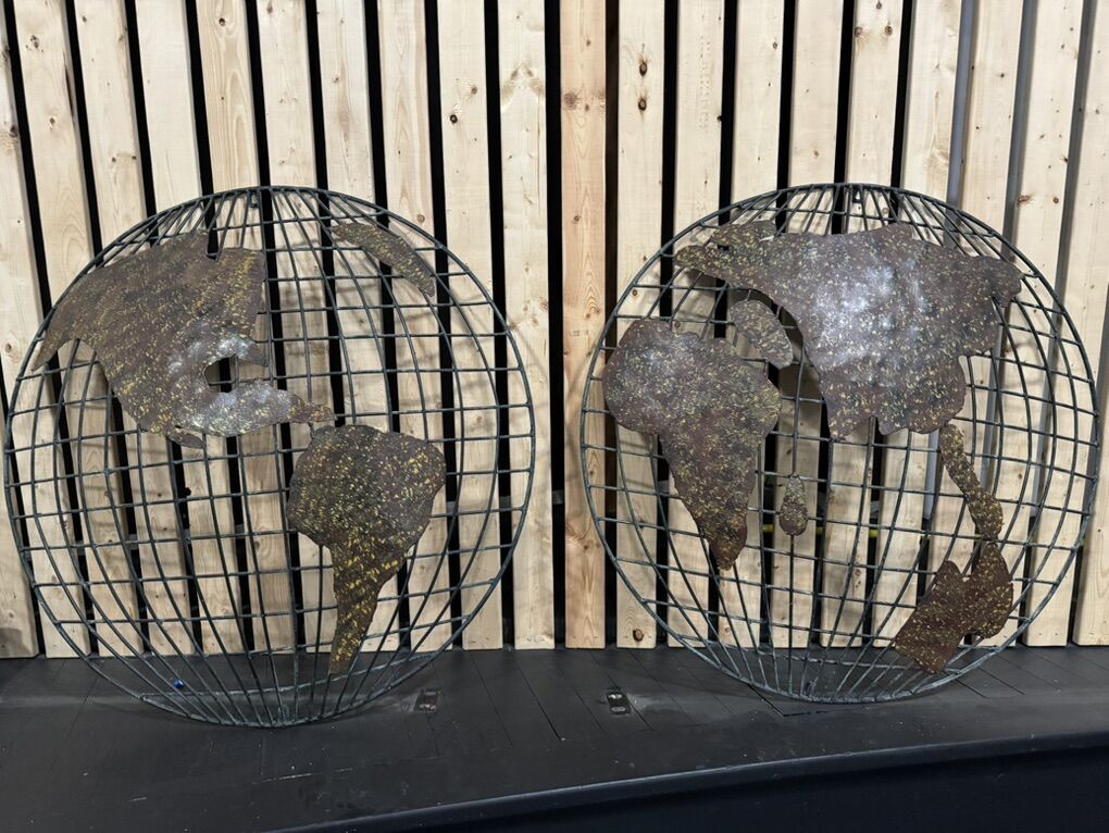 Decor: Metal World Map