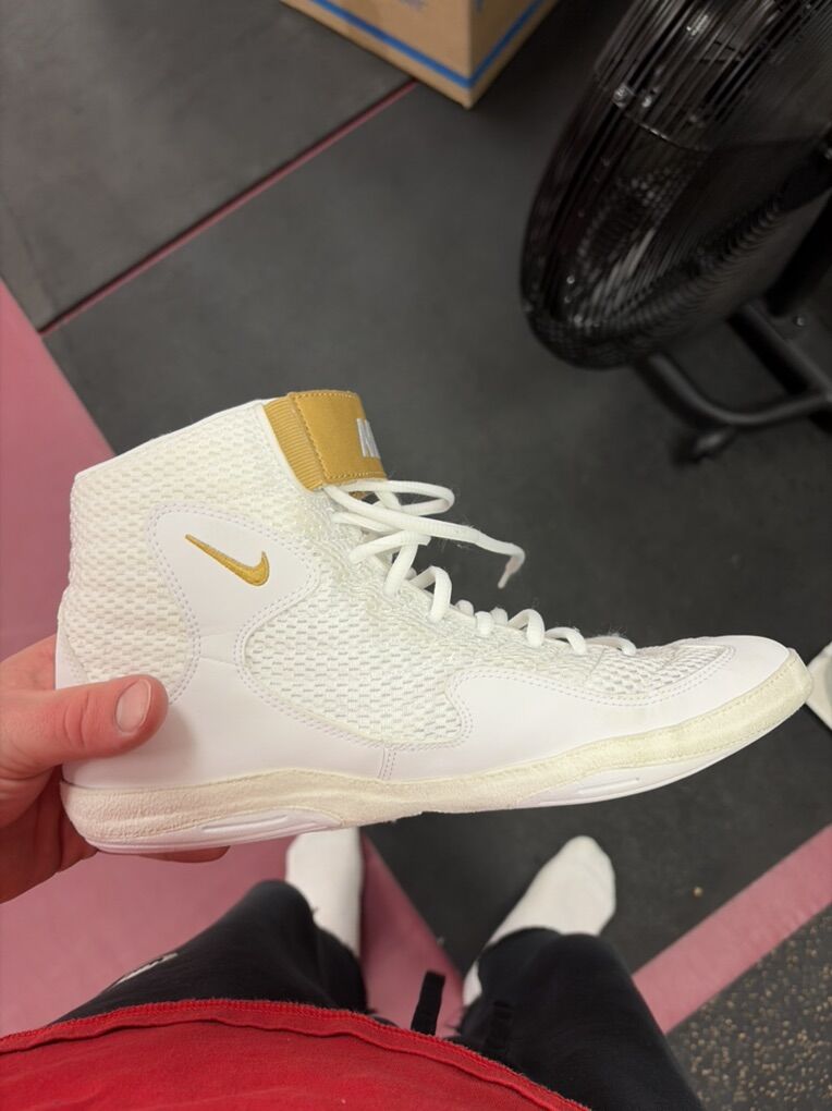 Nike inflicts wreslting shoes size 10