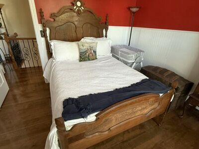 Full Sized Antique Bed With Caster Wheels + mattre