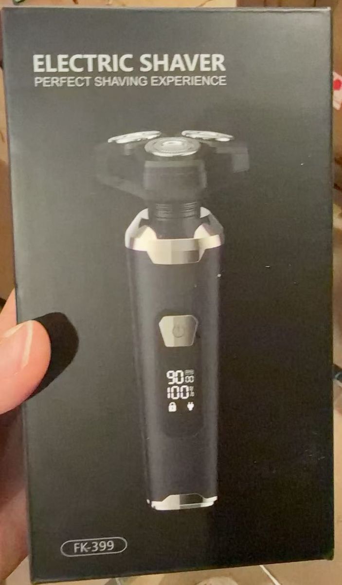 New in box Rechargeable Electric Razor