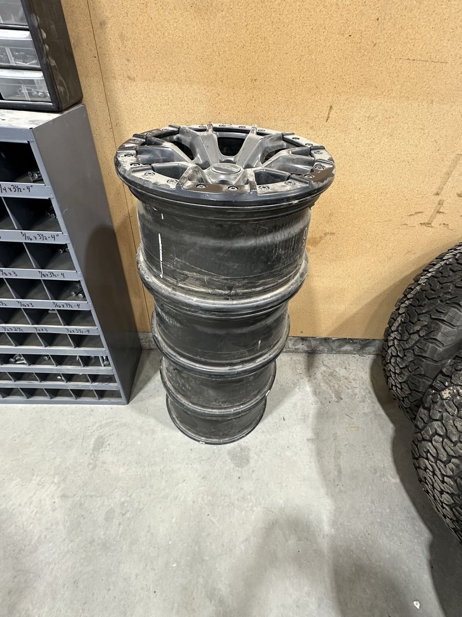 2023 Ford Raptor stock wheels