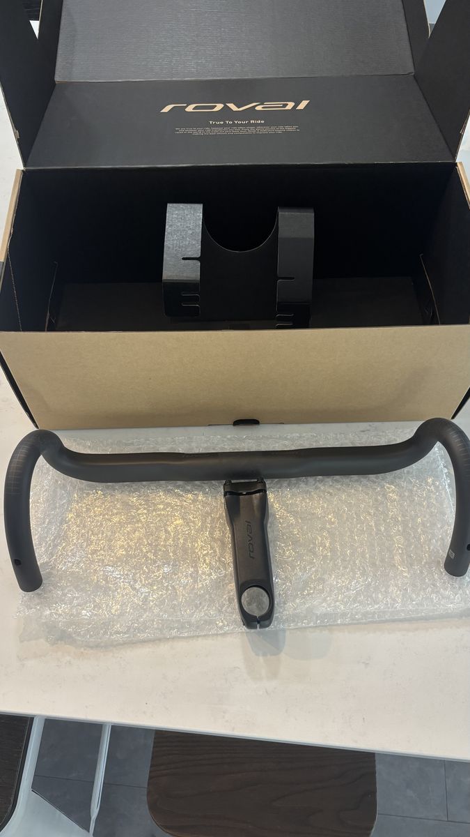 Specialized Roval Carbon handlebars and stem - brand new 