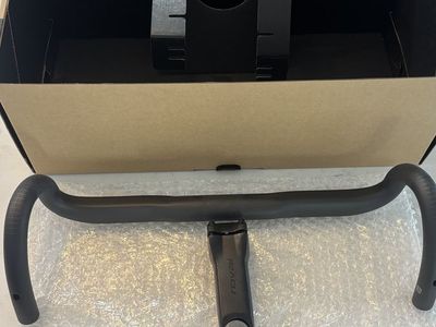 Specialized Roval Carbon handlebars and stem - brand new
