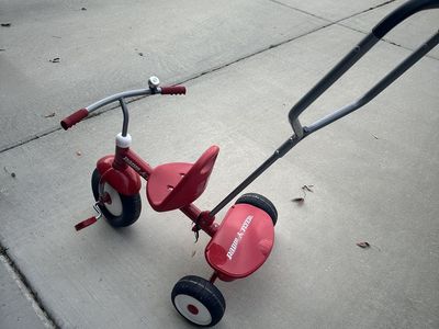 Radio Flyer Deluxe Steer & Stroll Trike