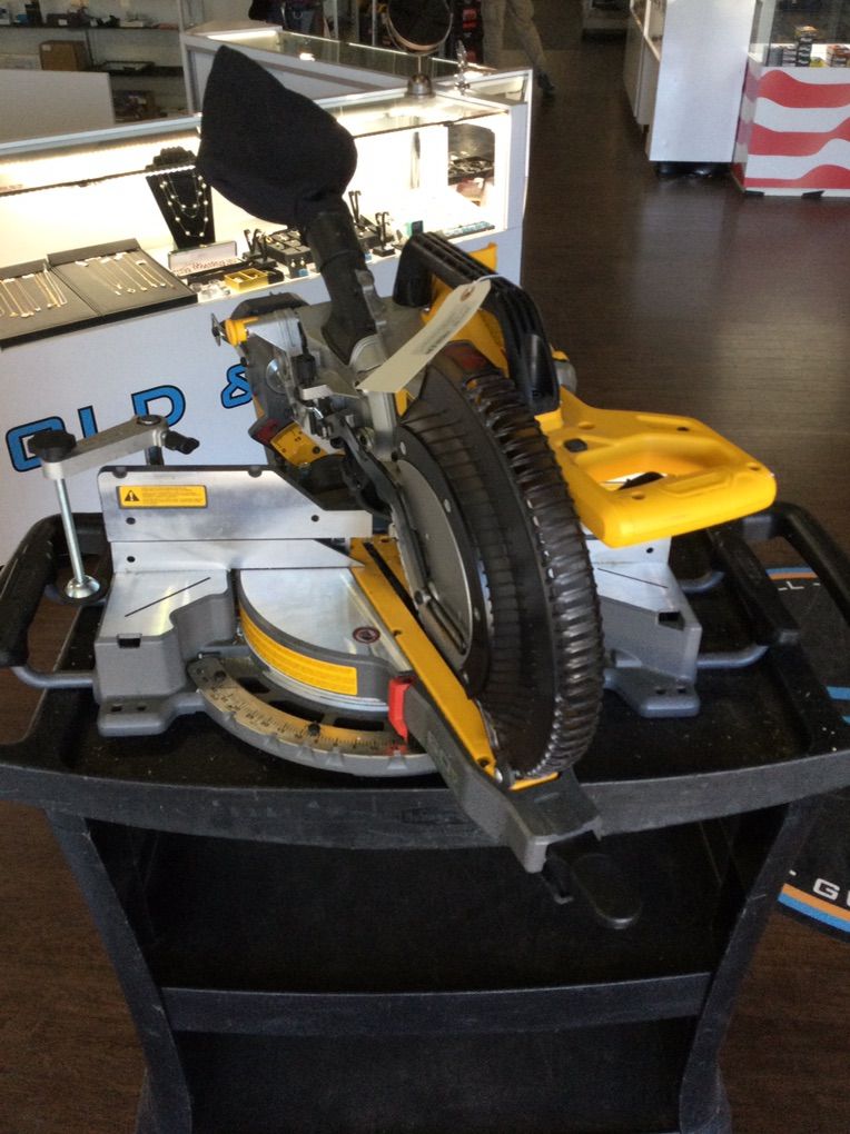 Dewalt 60V Miter Saw.     #E75012884