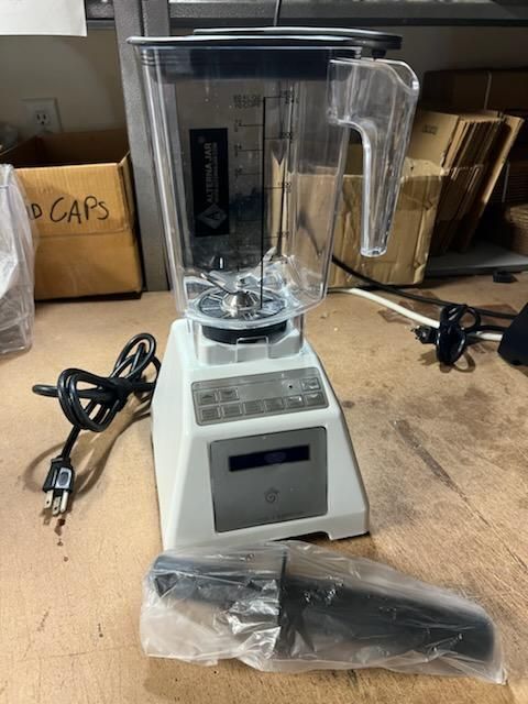 Blendtec Champ Total Blender - Used with NEW Alterna Jar and Tamper