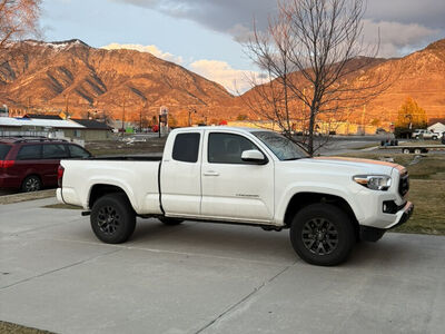 2022 TOYOTA TACOMA SR5