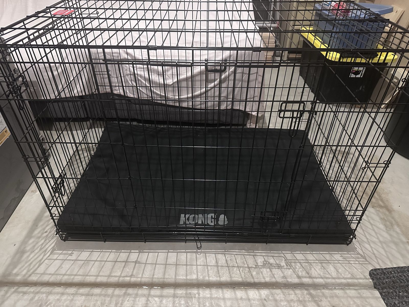 KONG Heavy Duty Metal Wire Dog Crate with Mat
