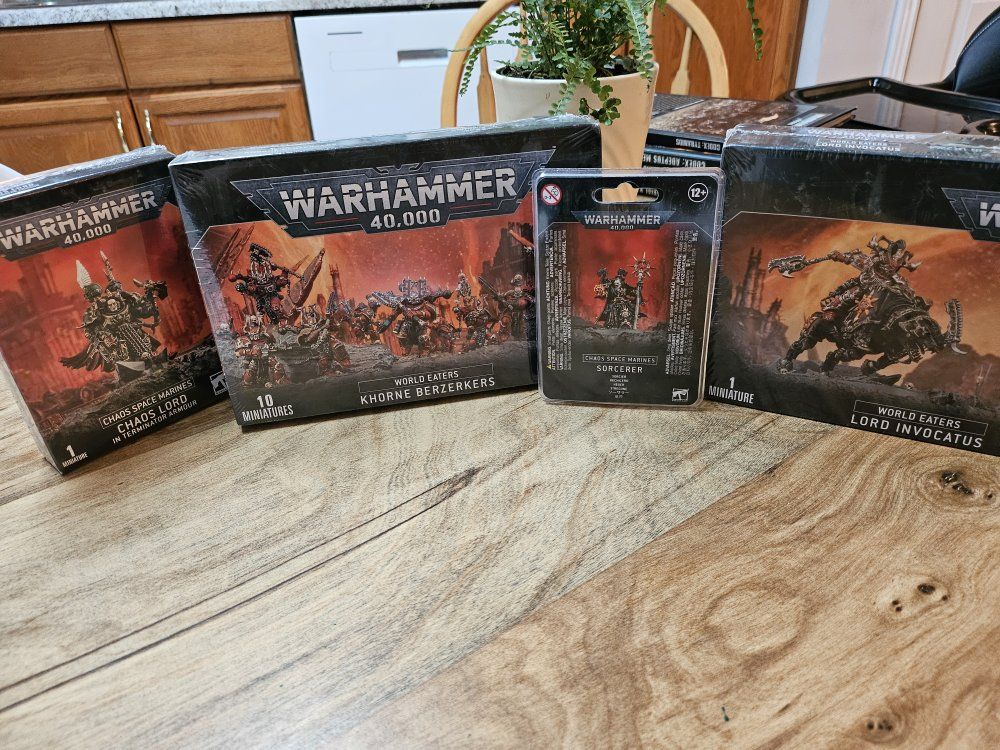 Warhammer 40,000 Chaos Space Marines, Khorne Berzerkers, Chaos Lord, Lord Invocatus, Sorcerer Miniatures