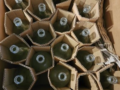 New in Box 17 count 48oz 750 ML Clear Wine Liquor Glass Bottles